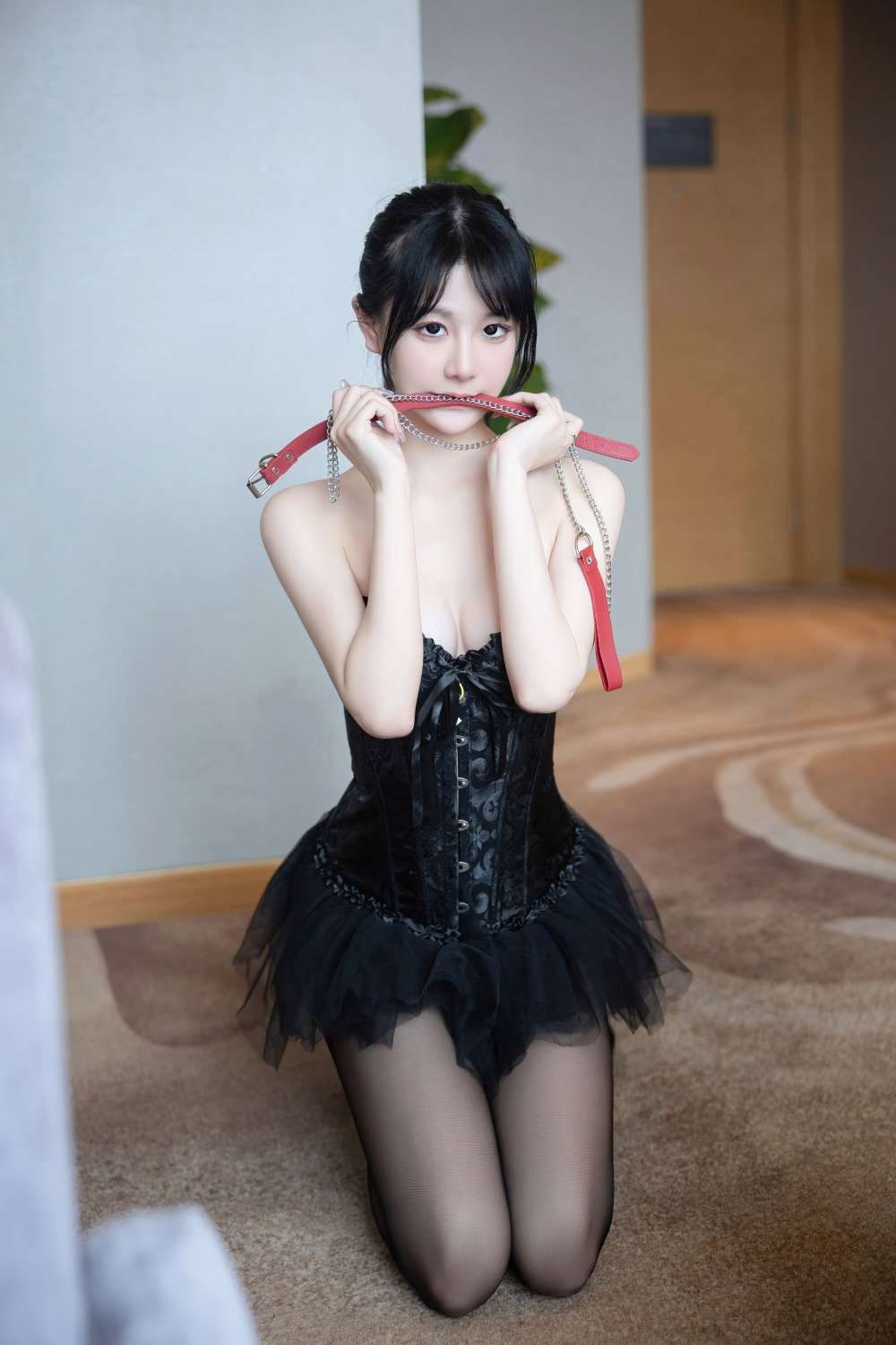 谢小蒽(幼幼)-内部私购《露肩礼裙》[92P/1.04G]
