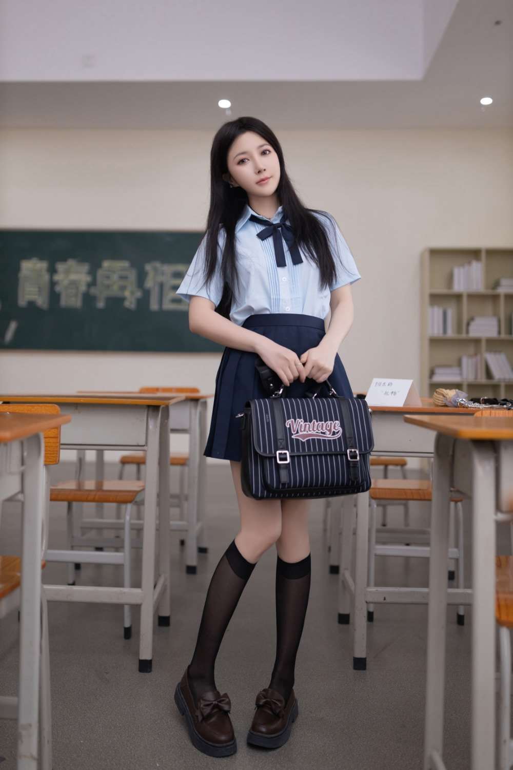 鱼子酱Fish – 内购系列《班长的礼物》[130P/1.53GB]