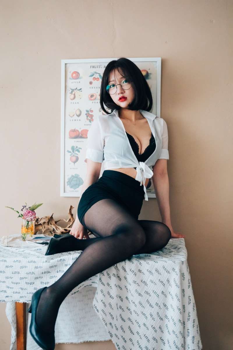 [Loozy] NO.012 Ye-Eun – Office Girl Vol.1 [54P/1.01GB]
