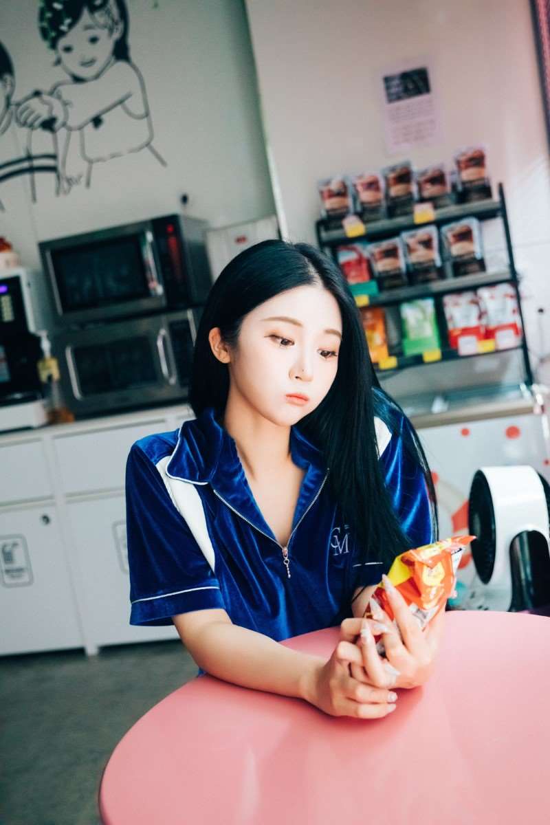 [Loozy] NO.028 Bomi – Part Timer [124P/0.99GB]