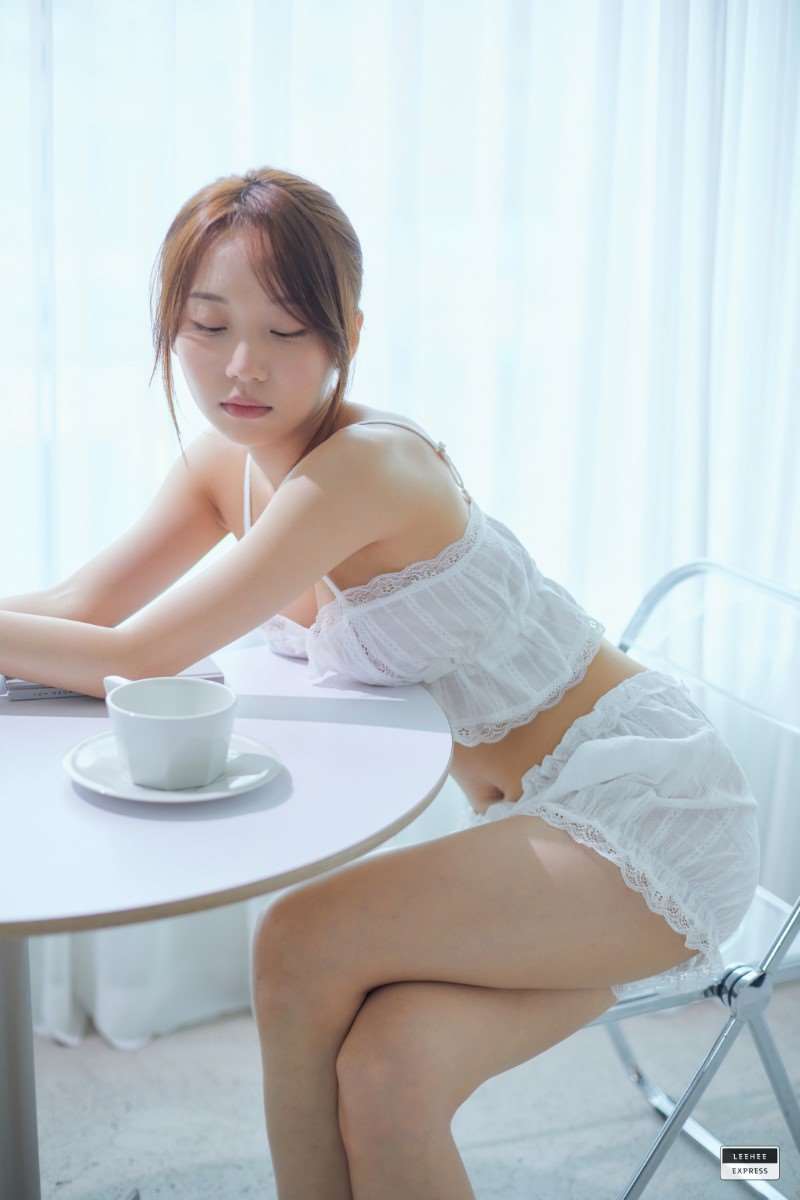 [LeeheeExpress] NO.031 LEBE-043A S.O [52P/382MB]