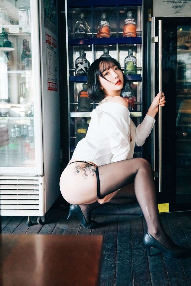 [Loozy] NO.040 Ye Eun 손예은 – Tainted love bar [126P/1.11GB]