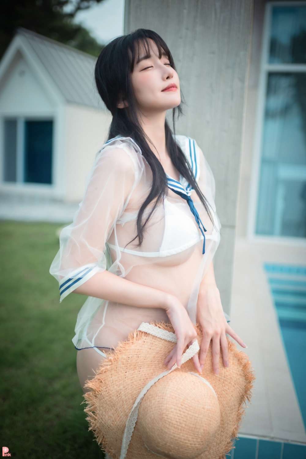 PINK RIBBON NO.031- Lee Ahrin – Bikini Day [144P/2V/1.79G]