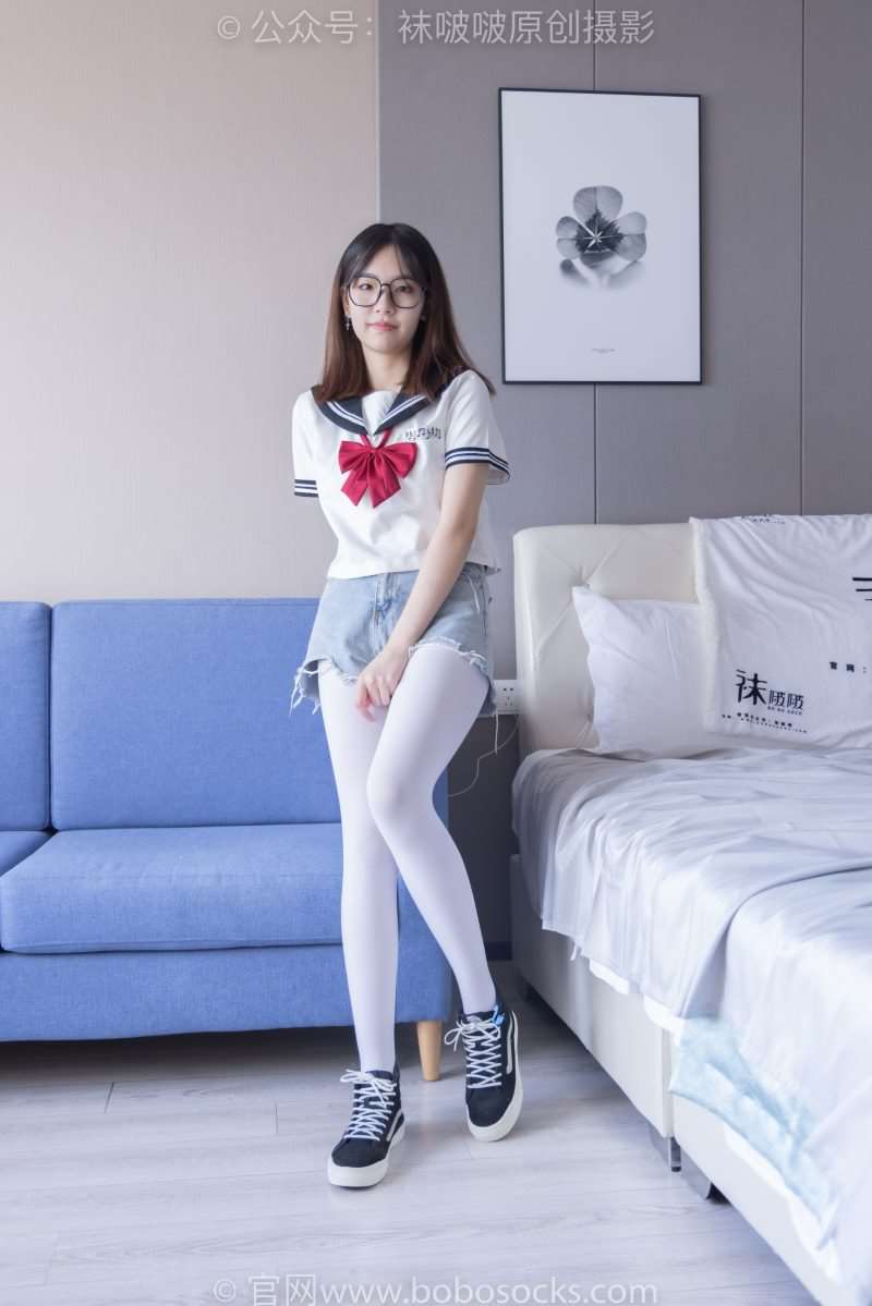 [BoBoSocks袜啵啵] No.215 小甜豆-三双帆布鞋板鞋 厚白丝 黑丝 [144P/1V/6.54G]