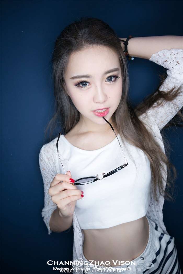 美女嫩模车模 辛楠@兔兔 微博自拍图集 [363P/661M]