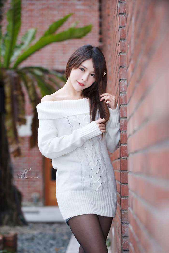 大眼可爱正妹 张齐郡 黑丝美腿踏青外拍[159P/58M]