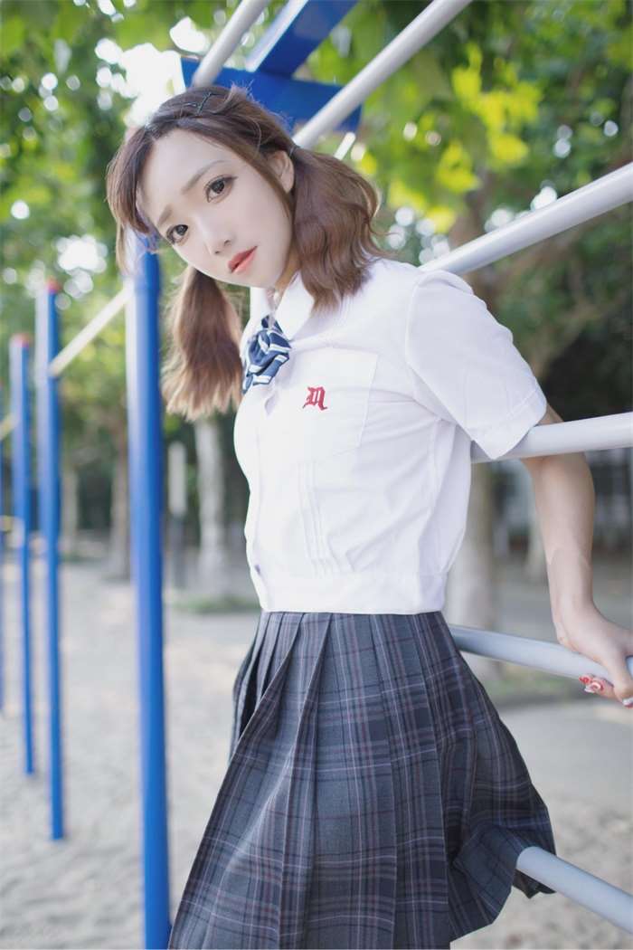 微博红人@咬一口免子20套图包合集[20T/137MB]