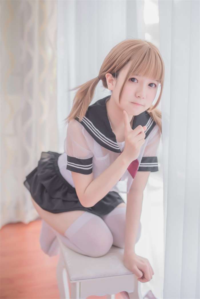 白金Saki写真 – 学生制服 [17P/87MB]