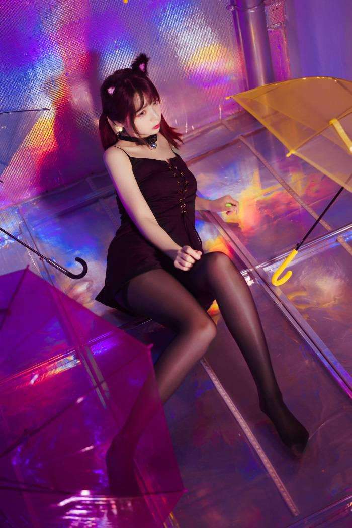 网红妹子@疯猫ss – 丝袜狂想曲(光) [34P/361MB]