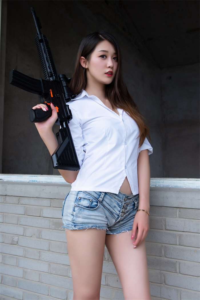 宅男杀手!高颜值的长腿阻击枪少女 [45P/58MB]