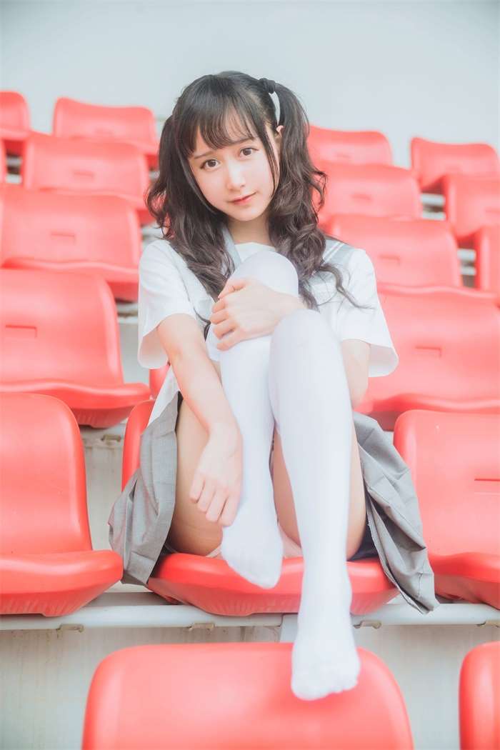 网红Coser@木绵绵OwO – 灰色JK [38P/83.3MB]