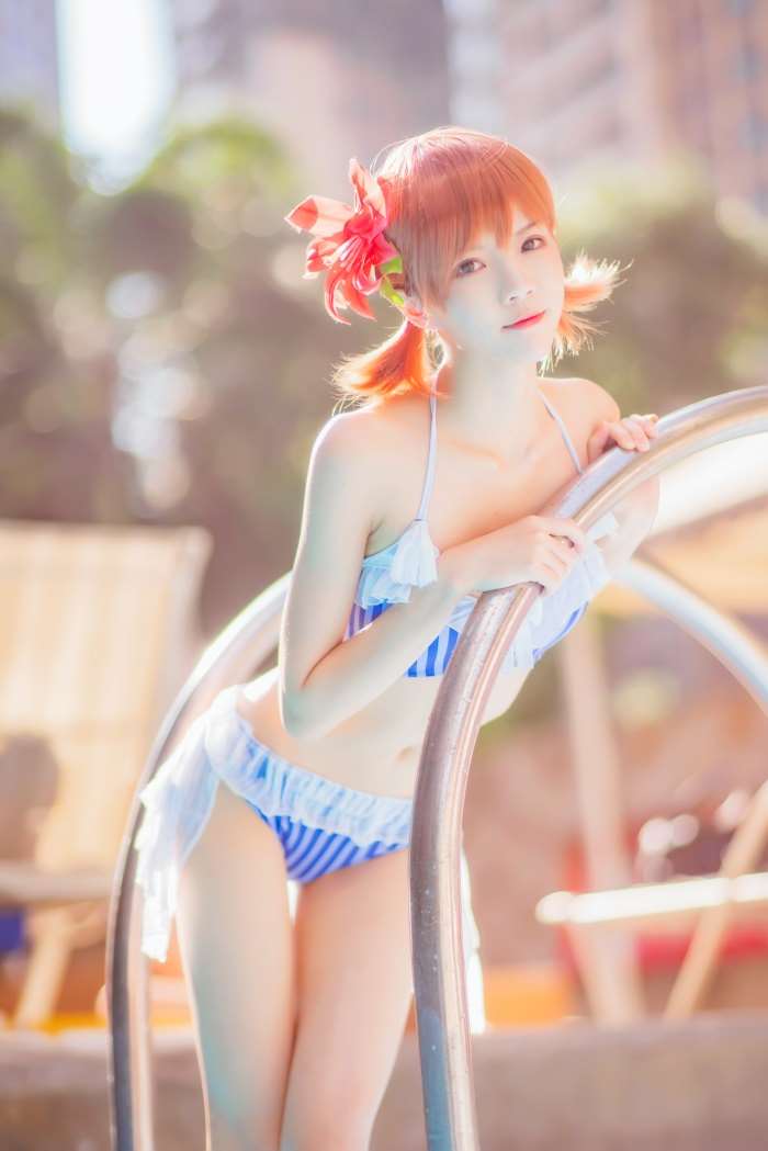 萝莉风COS 桜桃喵 – 炮姐泳装戏水 [49P/656MB]