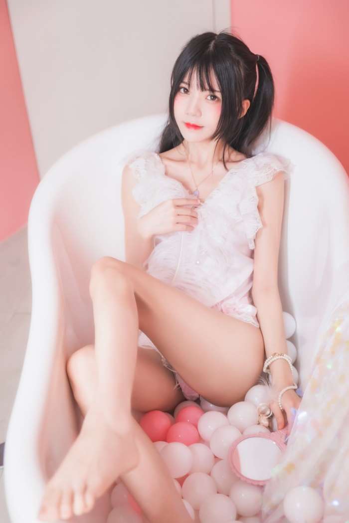 萝莉风COS 桜桃喵 – 冬眠系列-粉色浴缸 [57P/719MB]