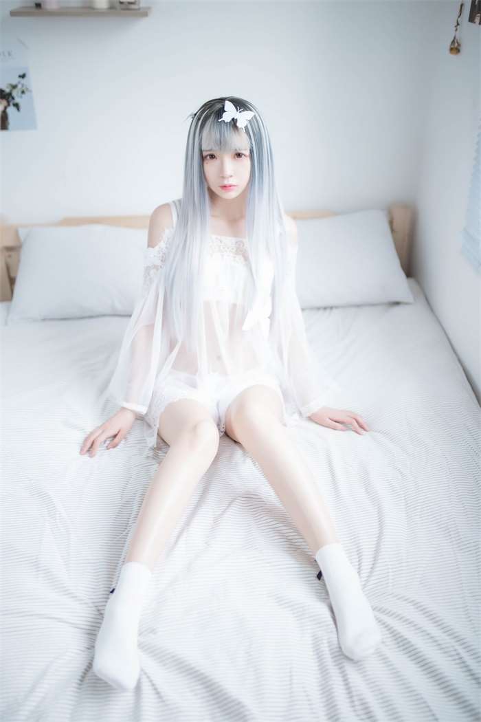 网红Coser@疯猫ss -透明白沙 [33P/125MB]