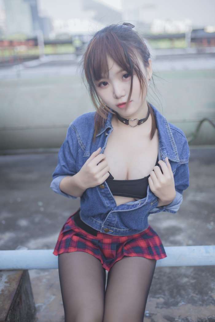 网红Coser@Yoko宅夏Cos – 红色格子 [32P/188MB]
