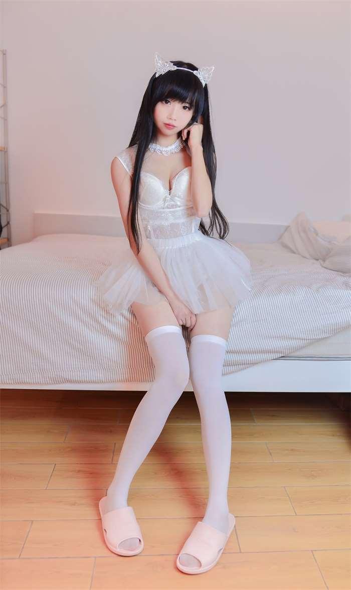 网红Cos小姐姐@雪琪 – 猫系少女白猫 [31P/158MB]