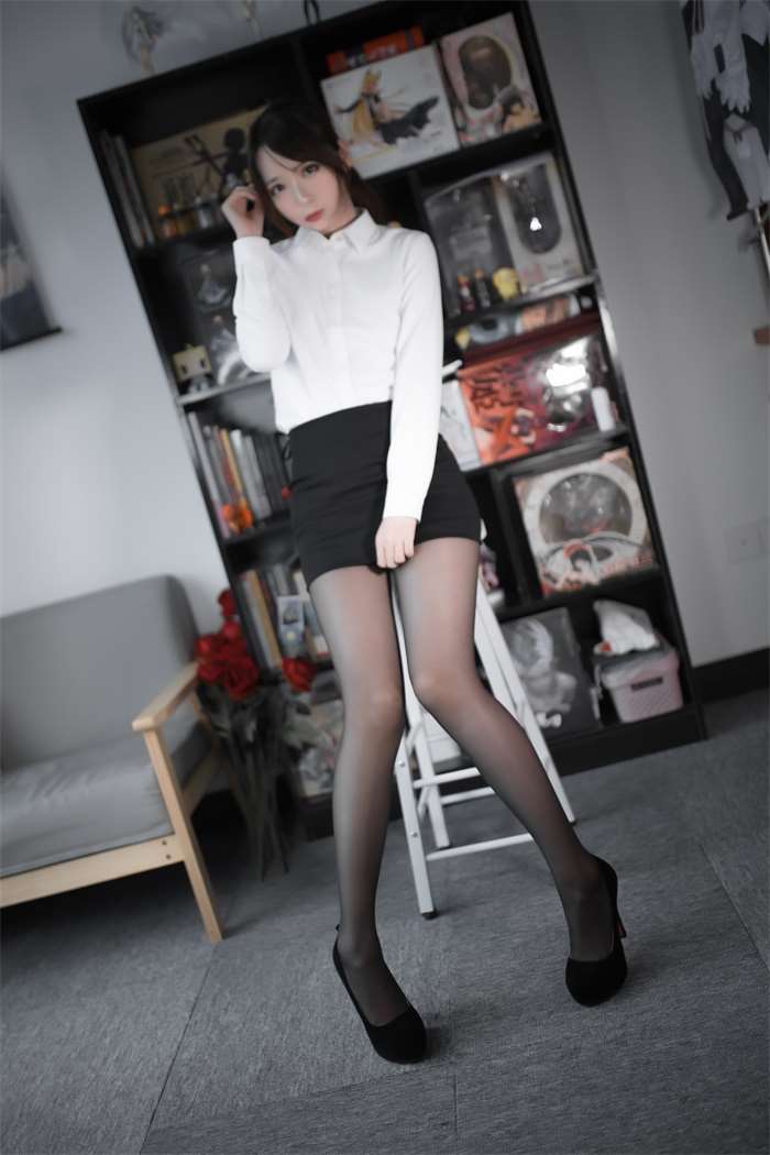 网红Coser@疯猫ss – 职业装 [30P/176MB]