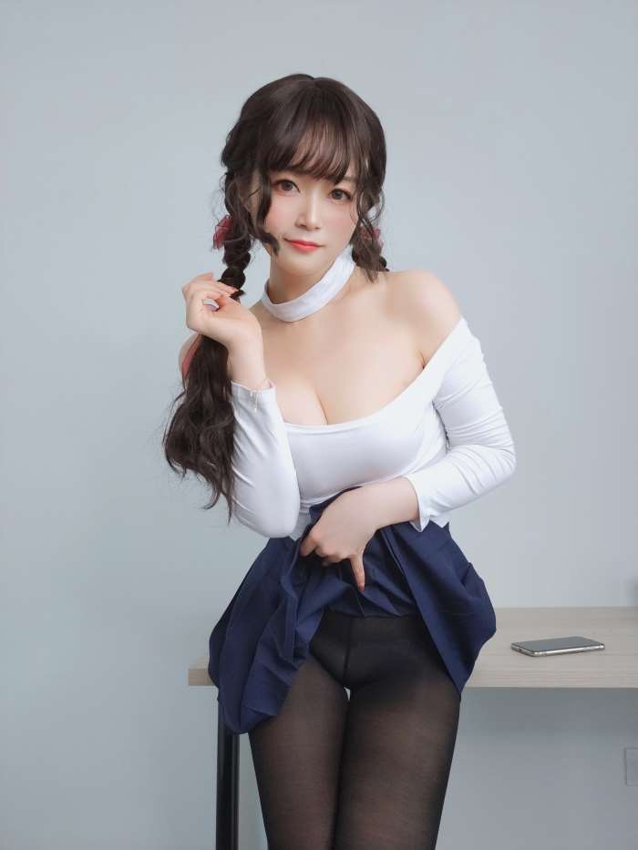 人气动漫Coser@白银81_邻家大姐姐的黑丝 [45P/1V/223MB]