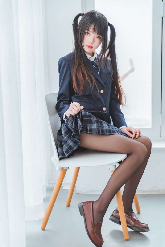 网红Coser@桜桃喵 – 冬季制服丝秀 [45P/593MB]