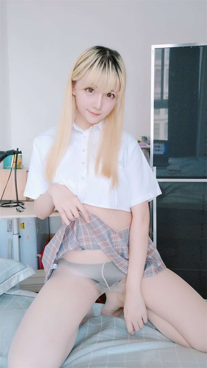 微博红人@星之迟迟-短裙制服 [62P/105MB]