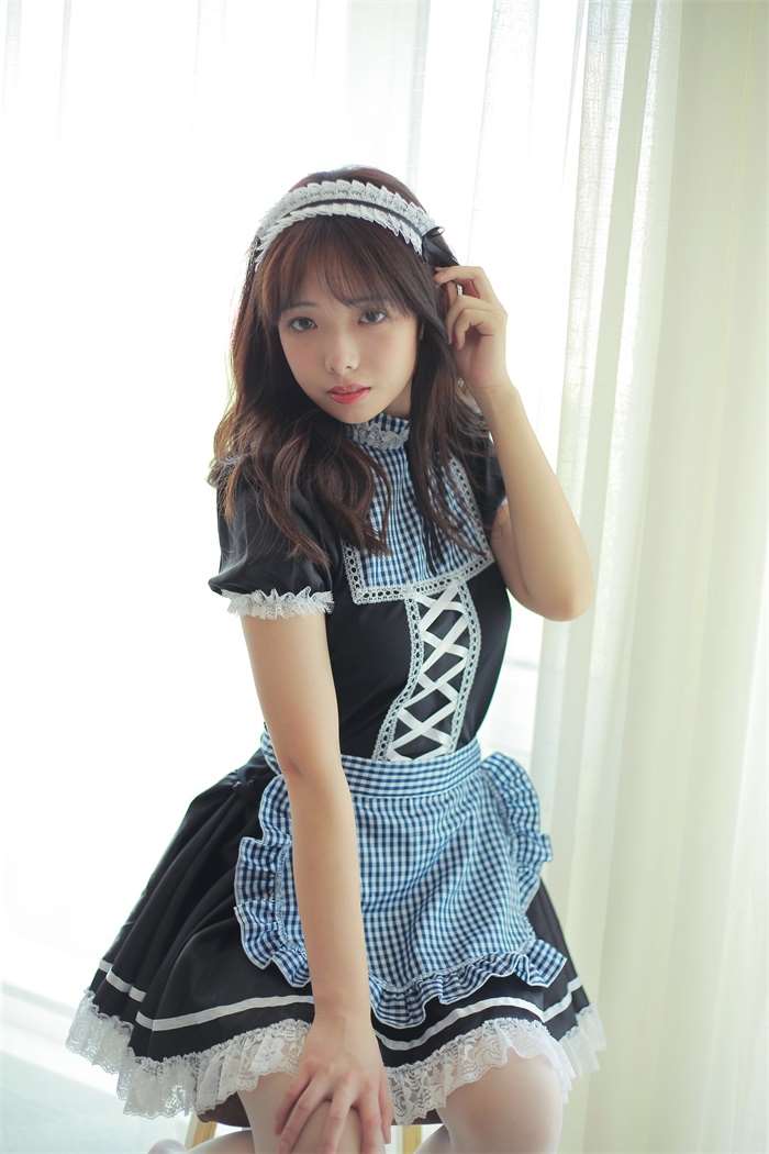 微博红人Coser@雯妹不讲道理 女仆写真 [17P/108MB]