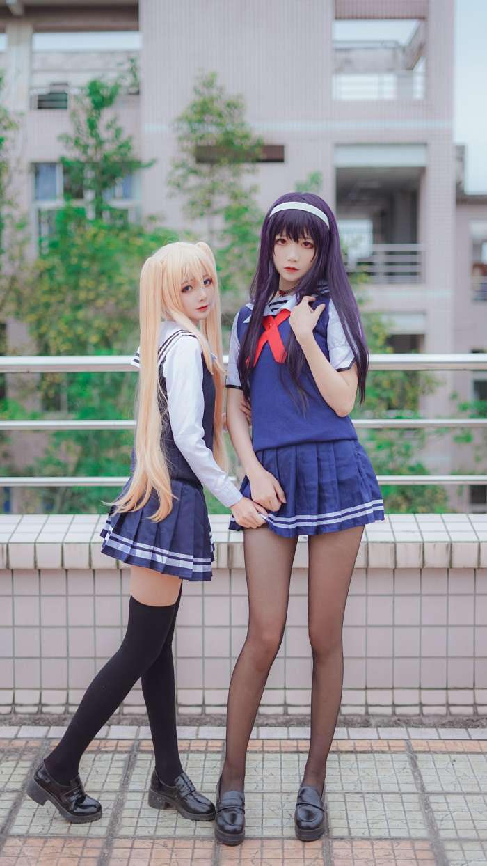 微博红人Coser@五更百鬼 学姐校服 [25P/139MB]
