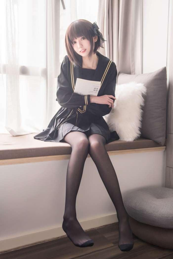 微博红人-动漫博主@你的负卿 窗台制服 [19P/129MB]