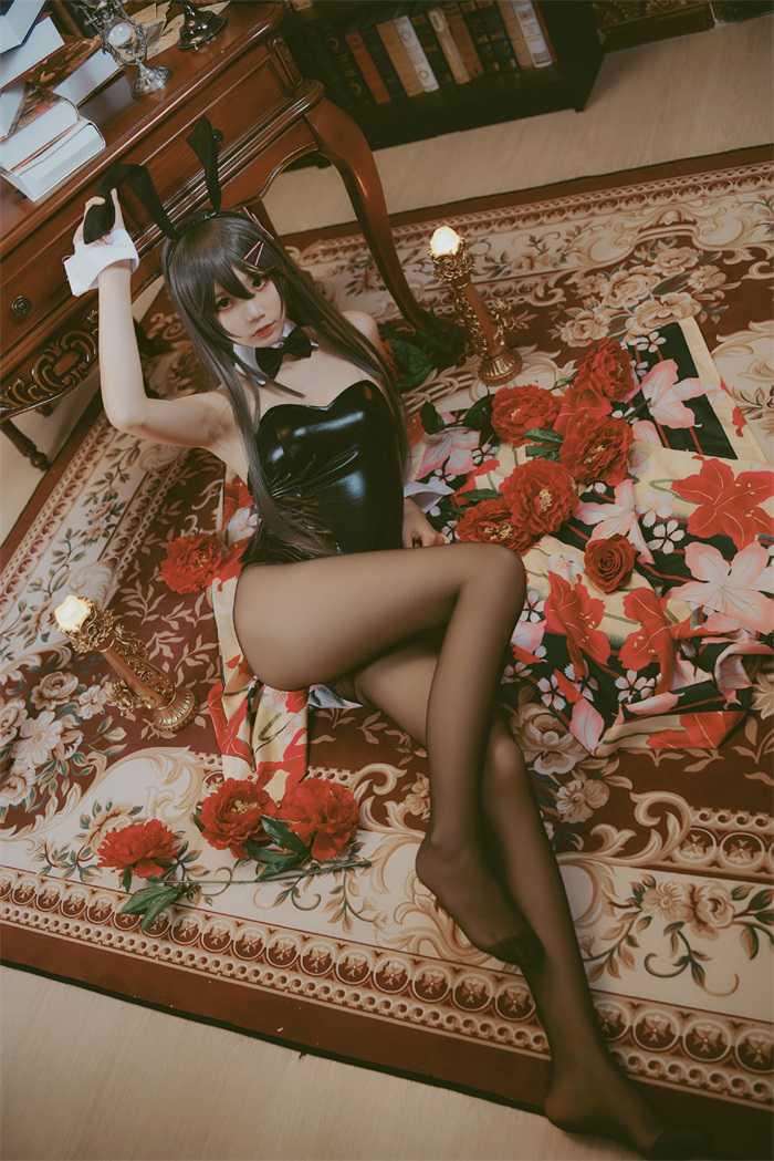 微博红人Coser@五更百鬼 樱岛麻衣兔女郎 [38P/389MB]