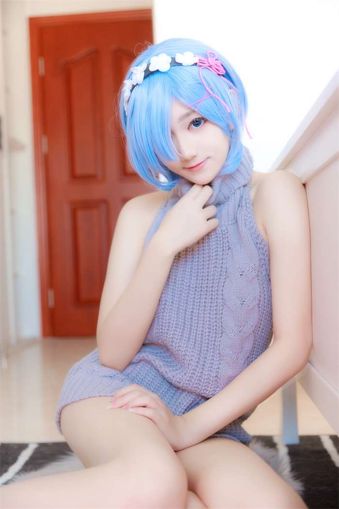 微博红人动漫Coser@南桃Momoko 蕾姆露背毛衣 [12P/94.2MB]