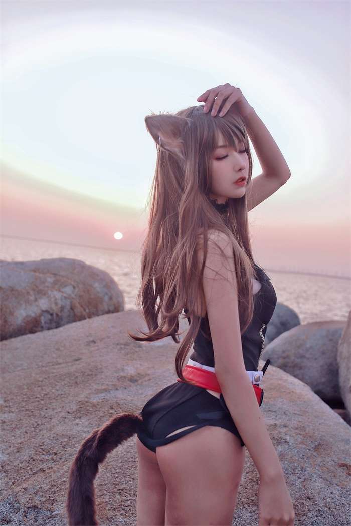人气动漫Coser@Shika小鹿鹿 – 天火泳装 [22P/1V/135MB]