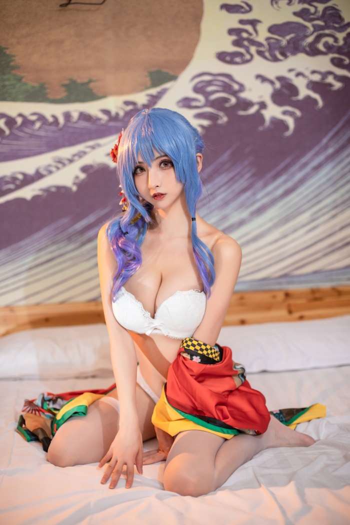 知名动漫Coser@rioko凉凉子 圣路易斯雪下之饮 [20P/2V/333MB]
