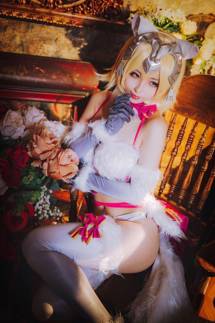 知名动漫Coser@rioko凉凉子 白贞 [16P/335MB]