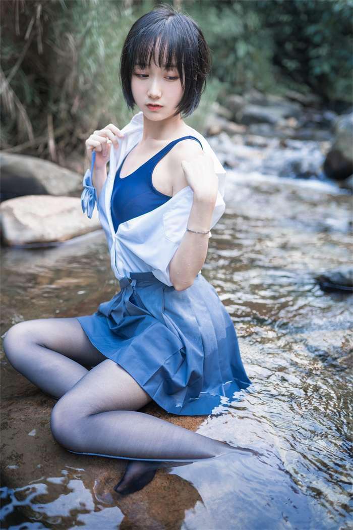 网红Coser@木绵绵OwO – 水色溪边制服 [52P/234MB]
