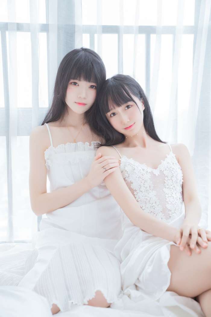 人气Coser@桜桃喵&木绵绵 – 朝(白裙×白裙) [58P/724MB]