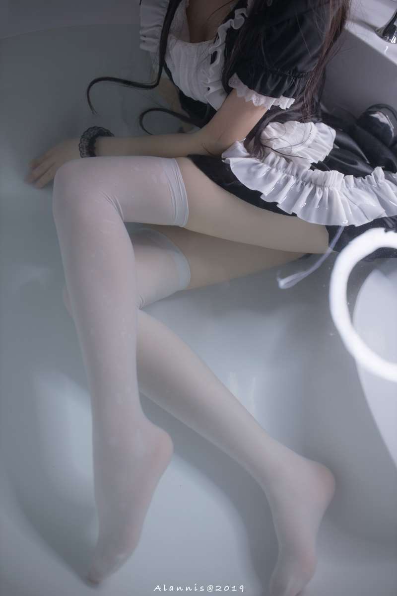 微博红人Coser@雪琪SAMA – 女仆水下版 [22P/1V/498MB]