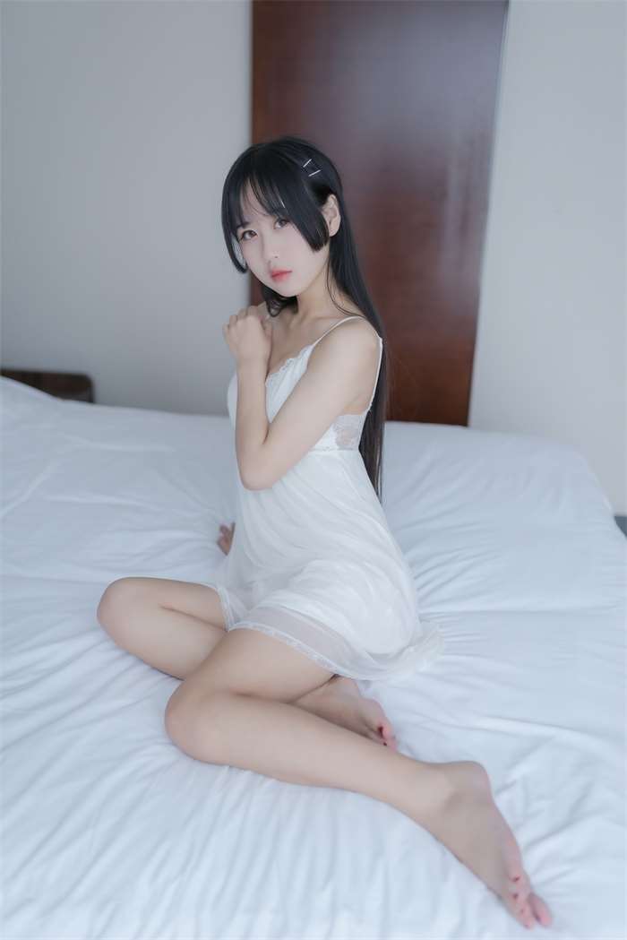 微博网红妹子@萌芽儿o0 – 白色私房 [44P/159MB]
