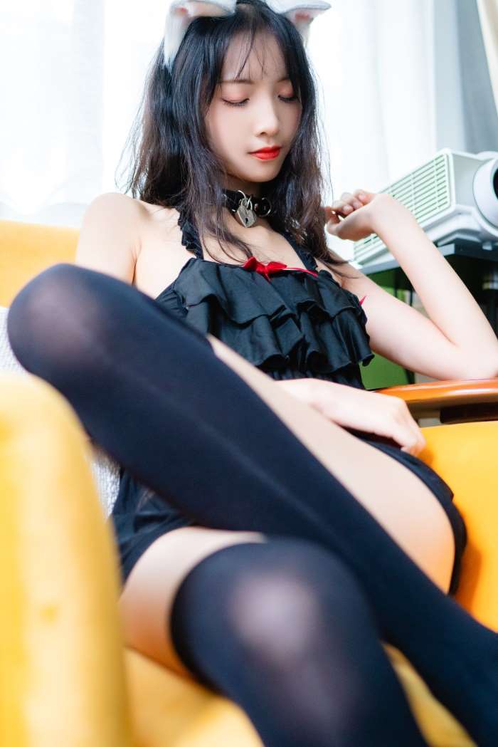 人气博主@西瓜少女 猫尾私房写真 [24P/310MB]