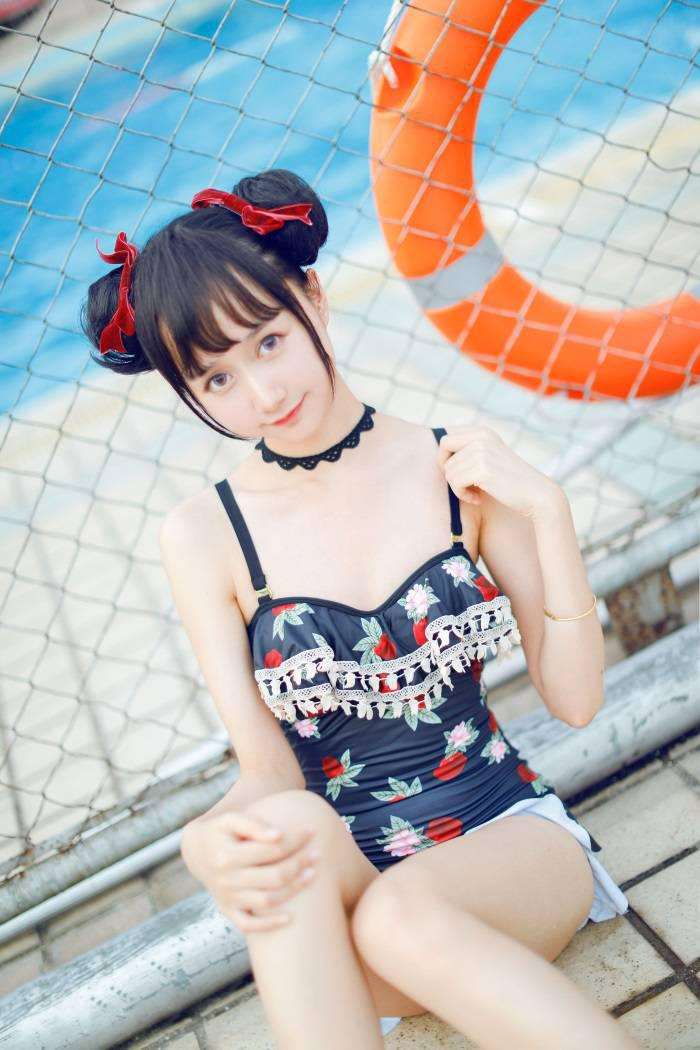 网红Coser@木绵绵OwO – 草莓泳衣 [40P/97.4MB]