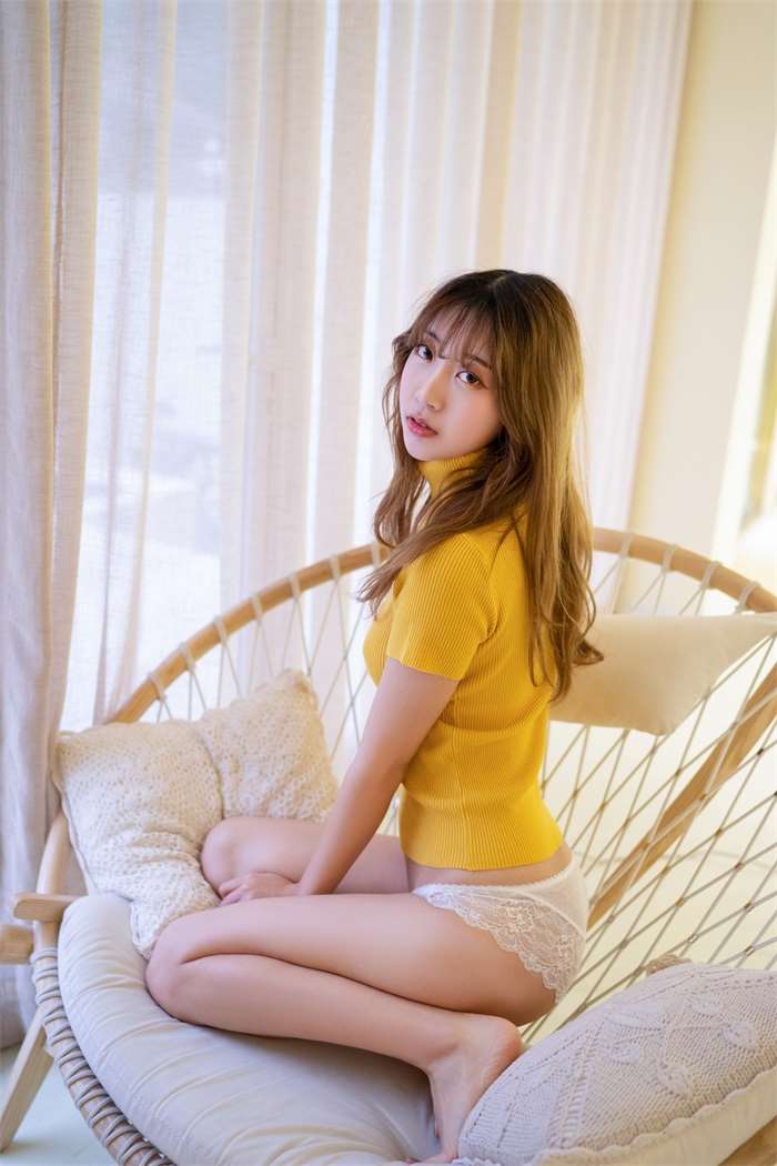微博红人动漫Coser@-黑川- 黄色毛衣 [19P/238MB]