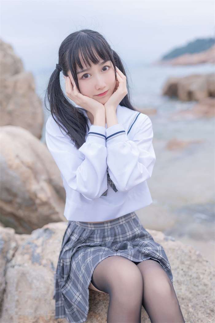 网红Coser@木绵绵OwO – 海边JK [40P/37MB]