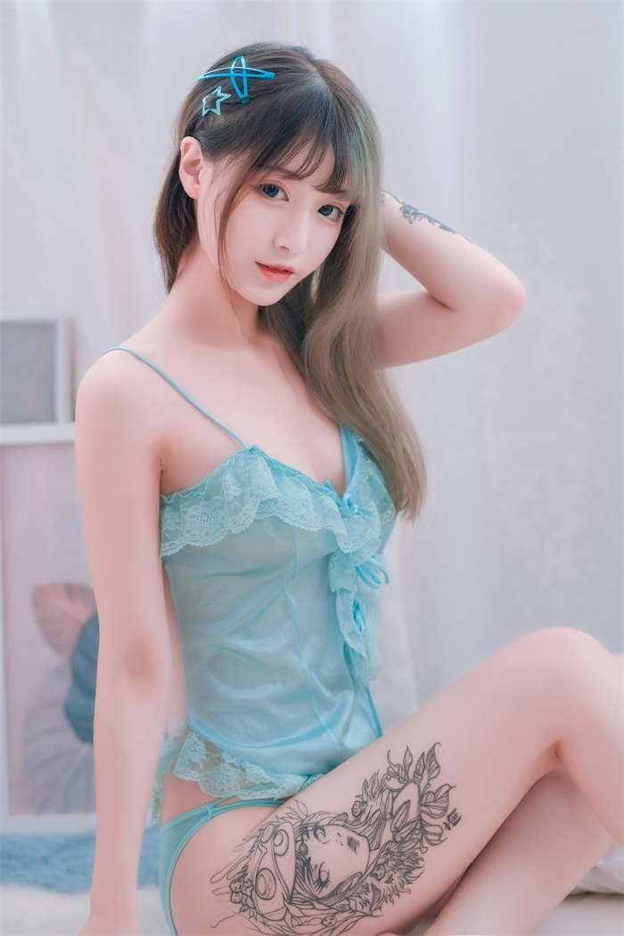 知名动漫博主@铁板烧鬼舞w 露背 [20P/230MB]