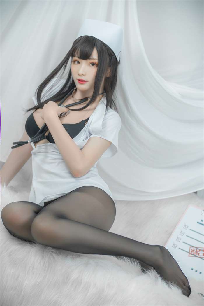 微博人气博主@起司块wii-白护士 [72P/4V/767MB]