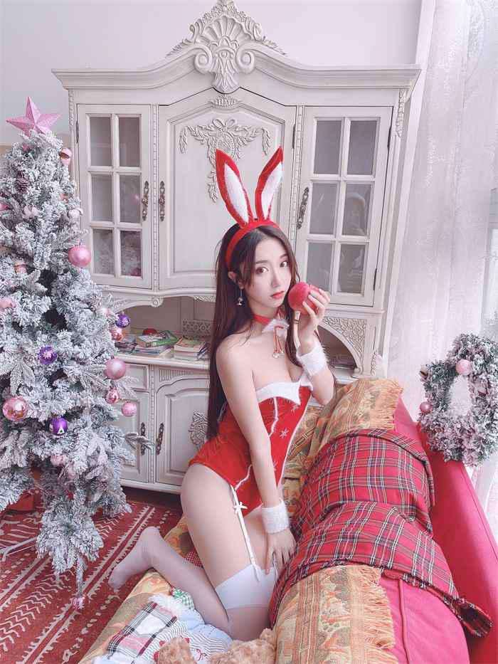 微博红人动漫Coser@黑川 圣诞小兔子 [32P/80MB]