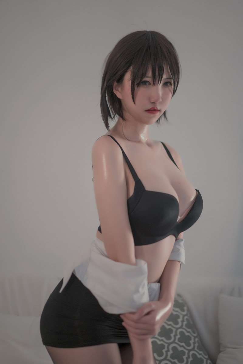 微博人气Coser@阿薰kaOri – 黑丝OL [45P/188MB]