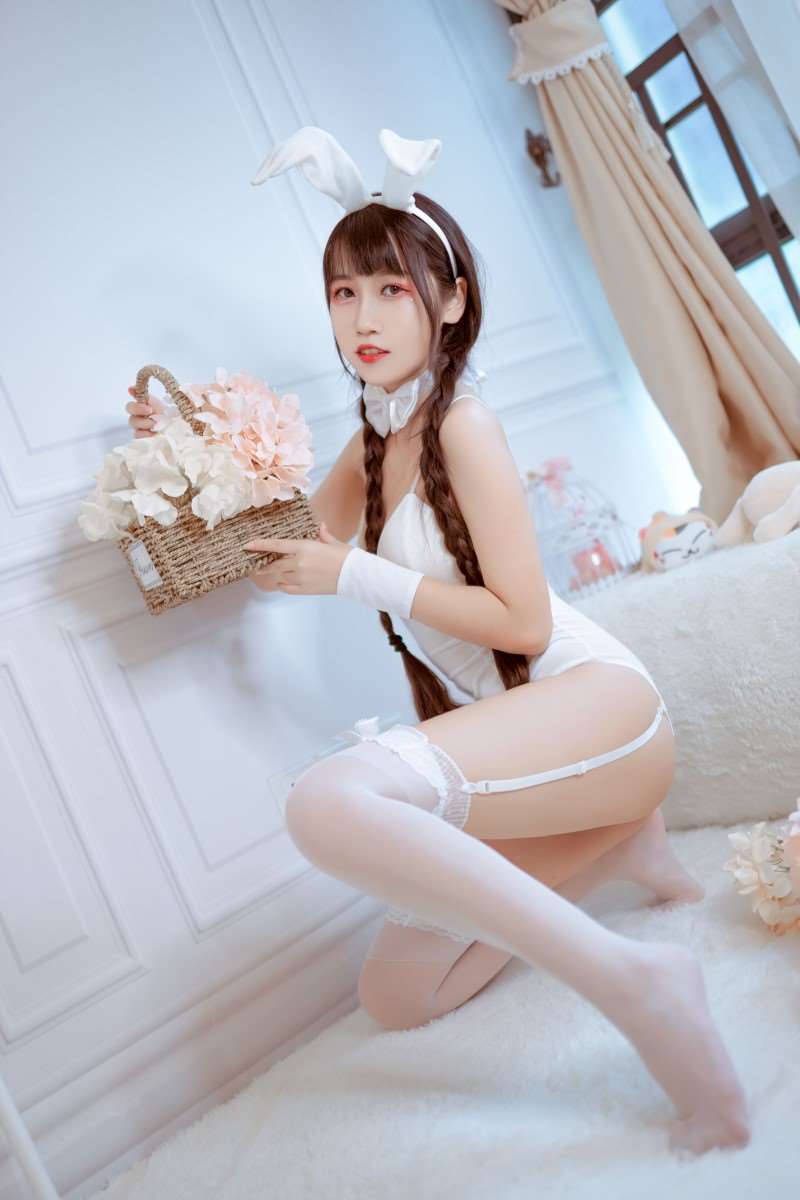 微博动漫博主@不呆猫 白色兔女郎 [28P/56MB]