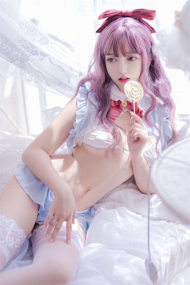 微博妹子@过期米线线喵 棒棒糖 [26P/72MB]