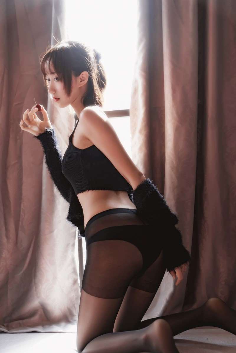 网红Coser@木绵绵OwO 黑丝私房 [83P/1.57G]