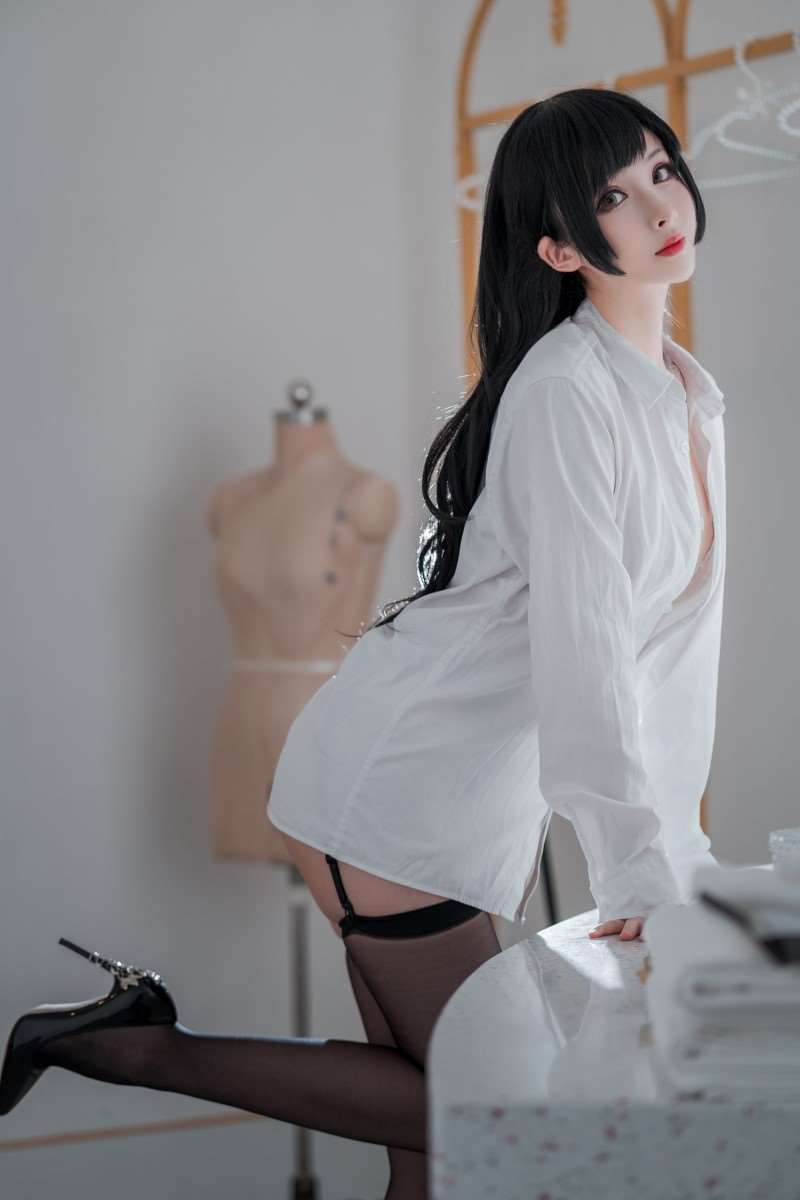 知名动漫Coser@rioko凉凉子 男友衬衣 [25P/216MB]