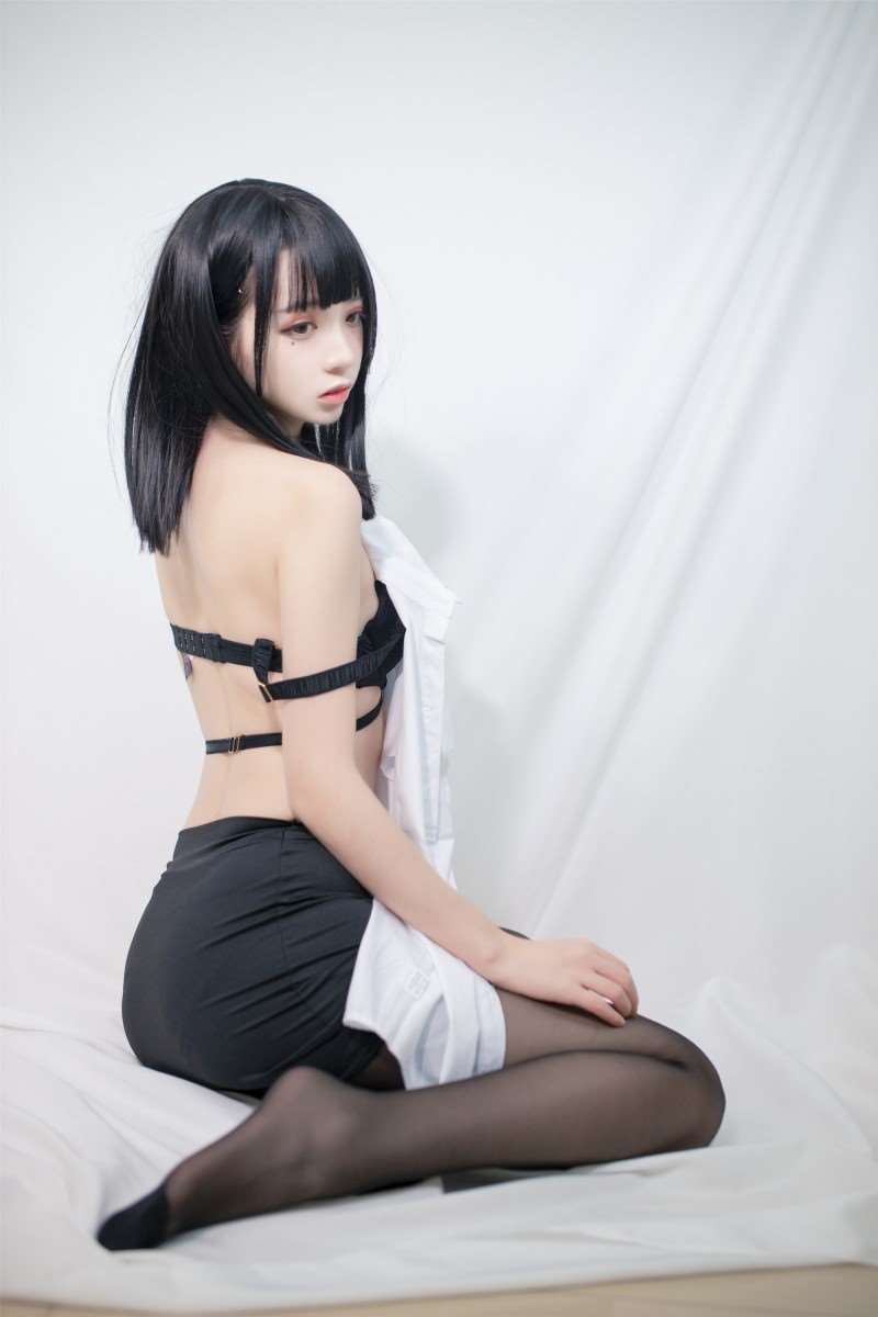 网红Coser@疯猫ss_OL制服 [40P/100MB]