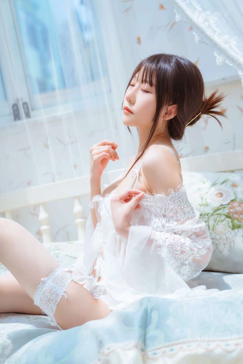动漫博主@香草喵露露 玻璃房少女 [76P/1.13G]